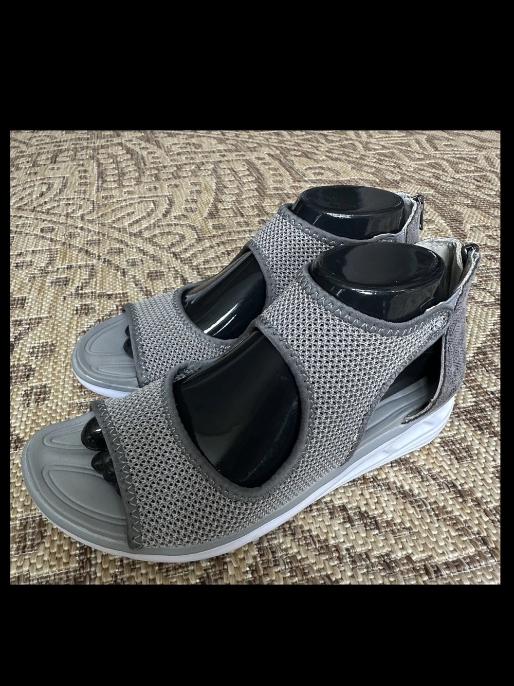 JBU by Jambu Margot Knit Sport Sandals Gray Mesh Wedge Zip Comfort Size 9W
